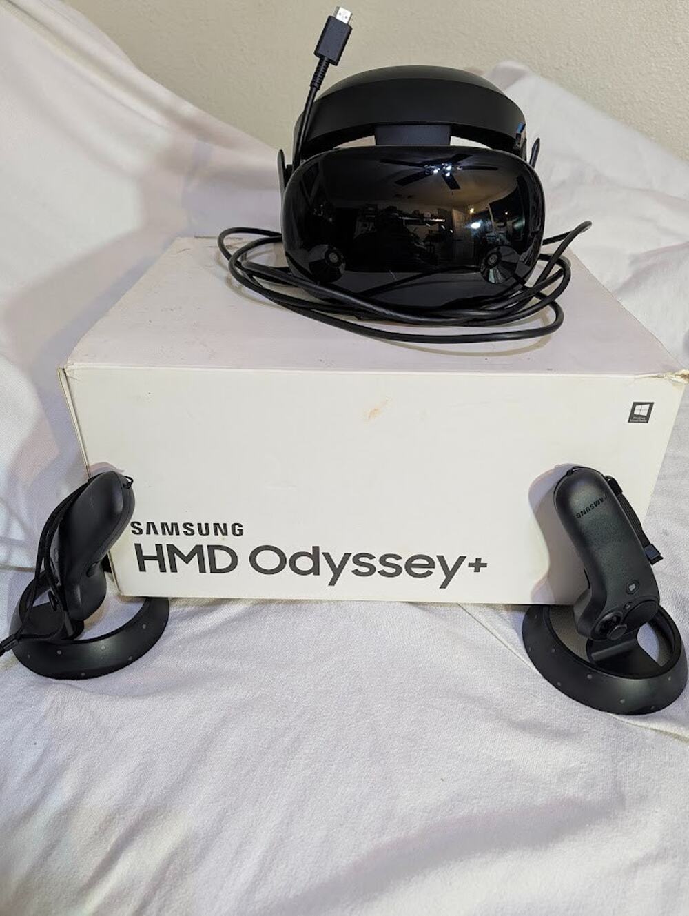 Samsung HMD Odyssey + Windows Mixed Reality Headset - Black (XE800ZBA-HC1US)